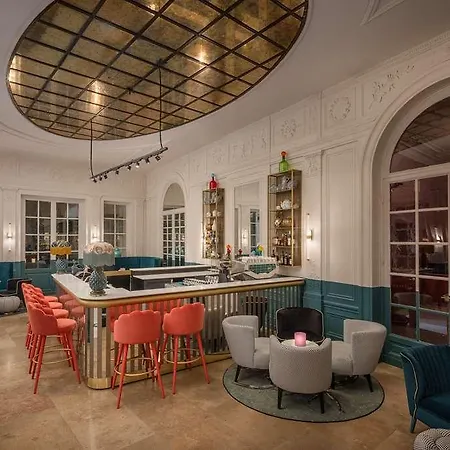 Anglo American Curio Collection By Hilton Hotell Florens