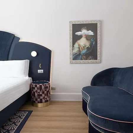 Anglo American Curio Collection By Hilton Hotell