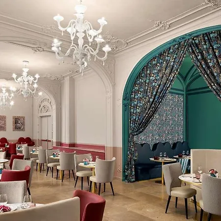 Anglo American Curio Collection By Hilton Hotell Florens